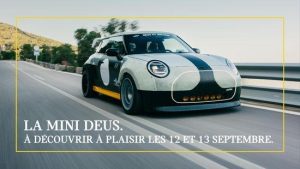 Modèle MINI exclusif exposé lors du roadshow automobile