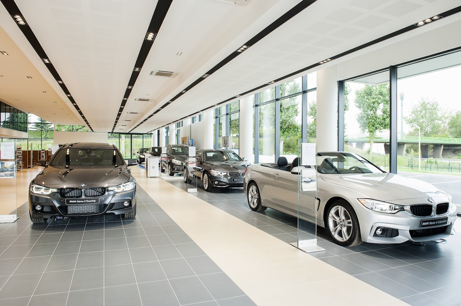 Galerie photo de la concession BMW Plaisir - Réseau Neubauer
