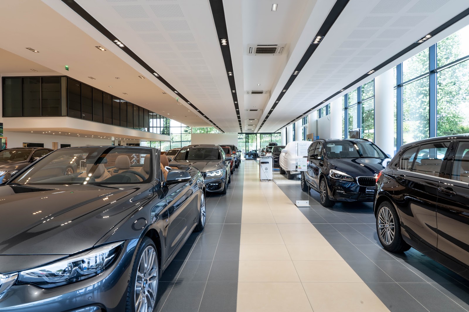 Galerie photo de la concession BMW Plaisir - Réseau Neubauer