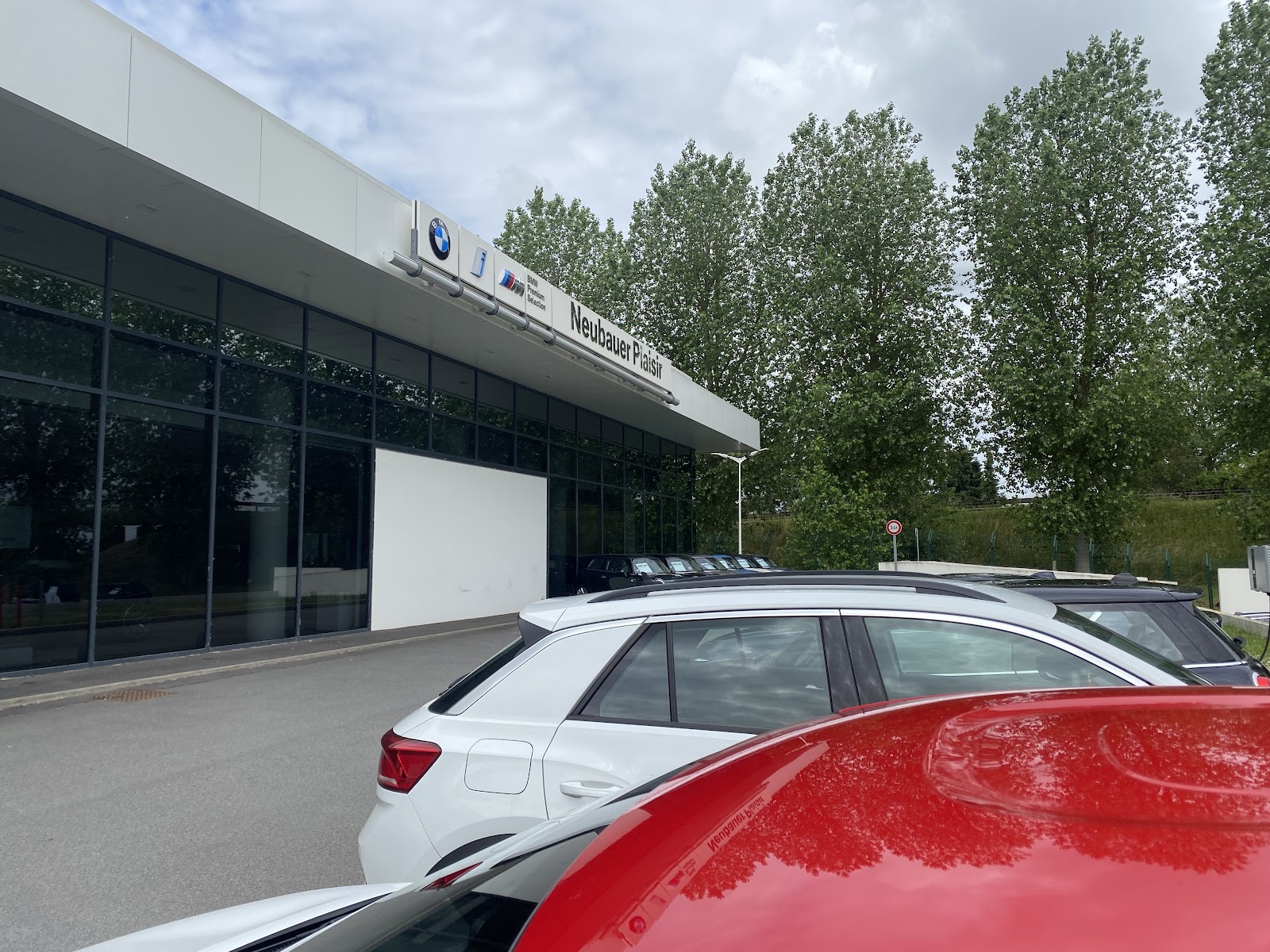 Galerie photo de la concession BMW Plaisir - Réseau Neubauer