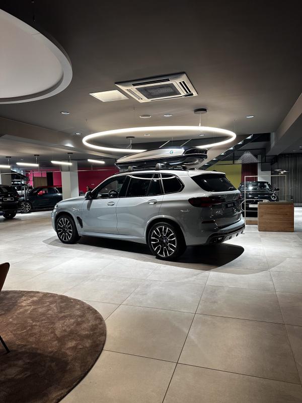 Galerie photo de la concession BMW Mirabeau Paris 16ème - Réseau Neubauer