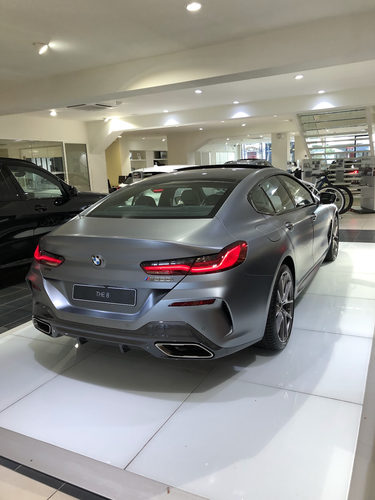 Galerie photo de la concession BMW Mirabeau Paris 16ème - Réseau Neubauer