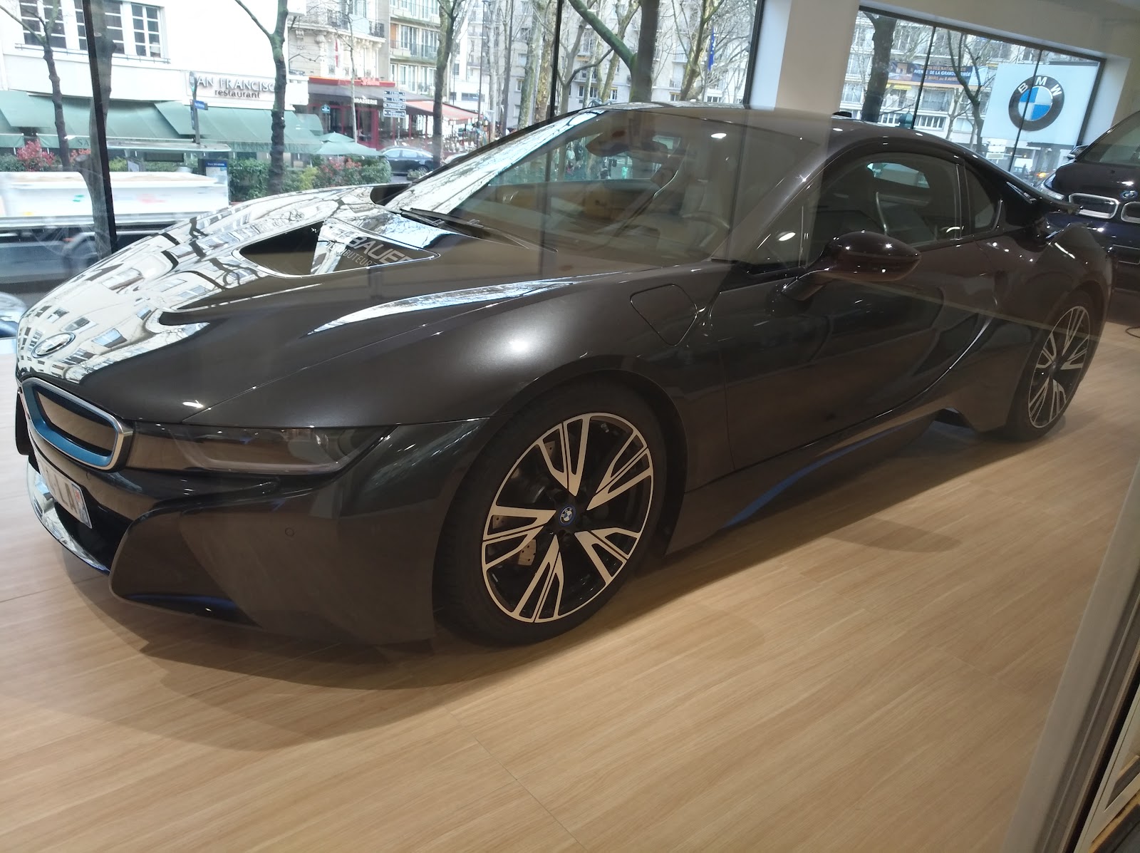 Galerie photo de la concession BMW Mirabeau Paris 16ème - Réseau Neubauer