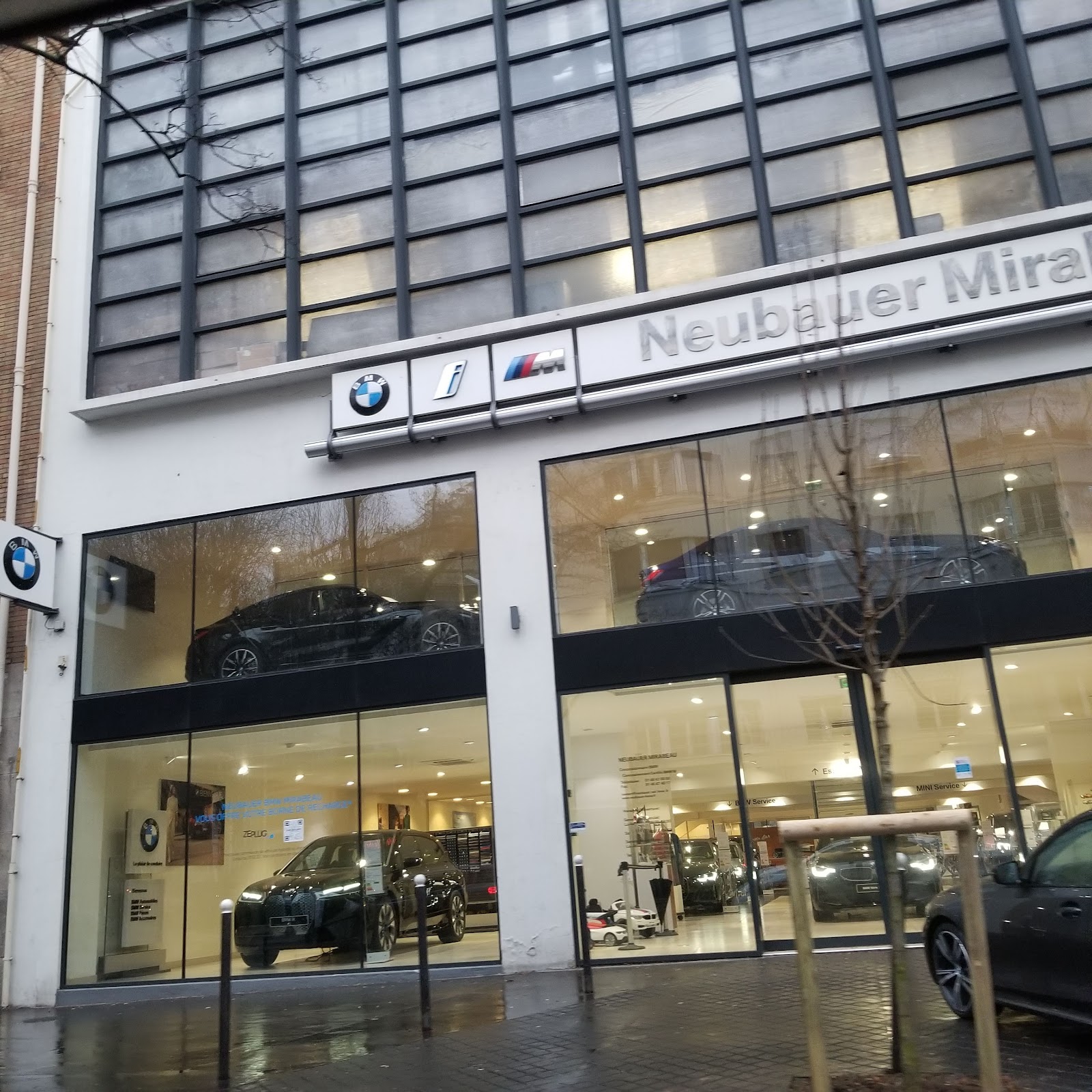 Galerie photo de la concession BMW Mirabeau Paris 16ème - Réseau Neubauer