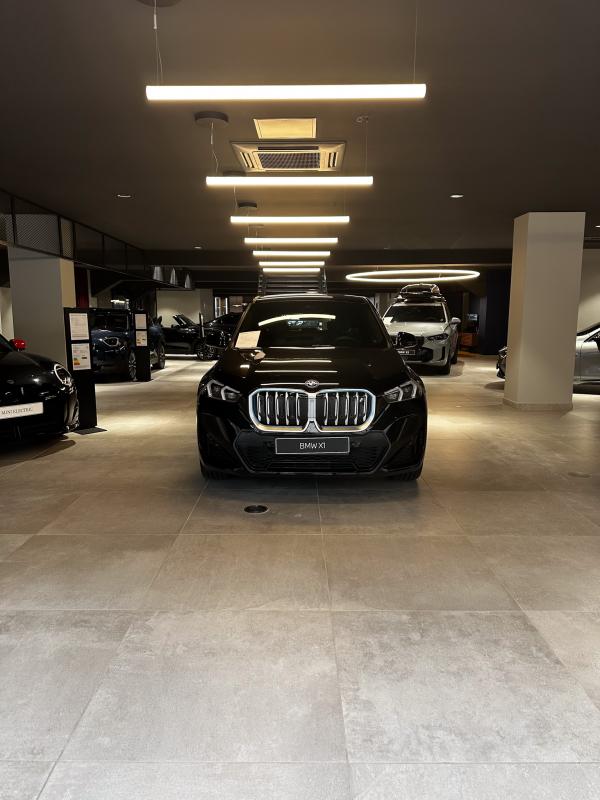 Galerie photo de la concession BMW Mirabeau Paris 16ème - Réseau Neubauer