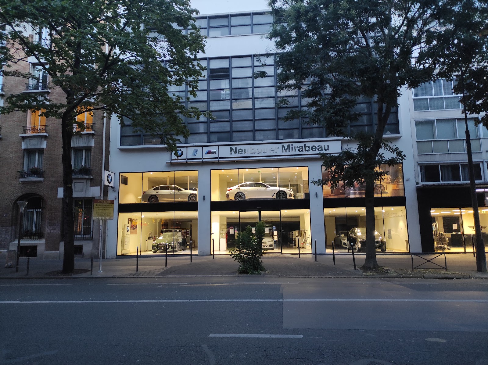 Galerie photo de la concession BMW Mirabeau Paris 16ème - Réseau Neubauer
