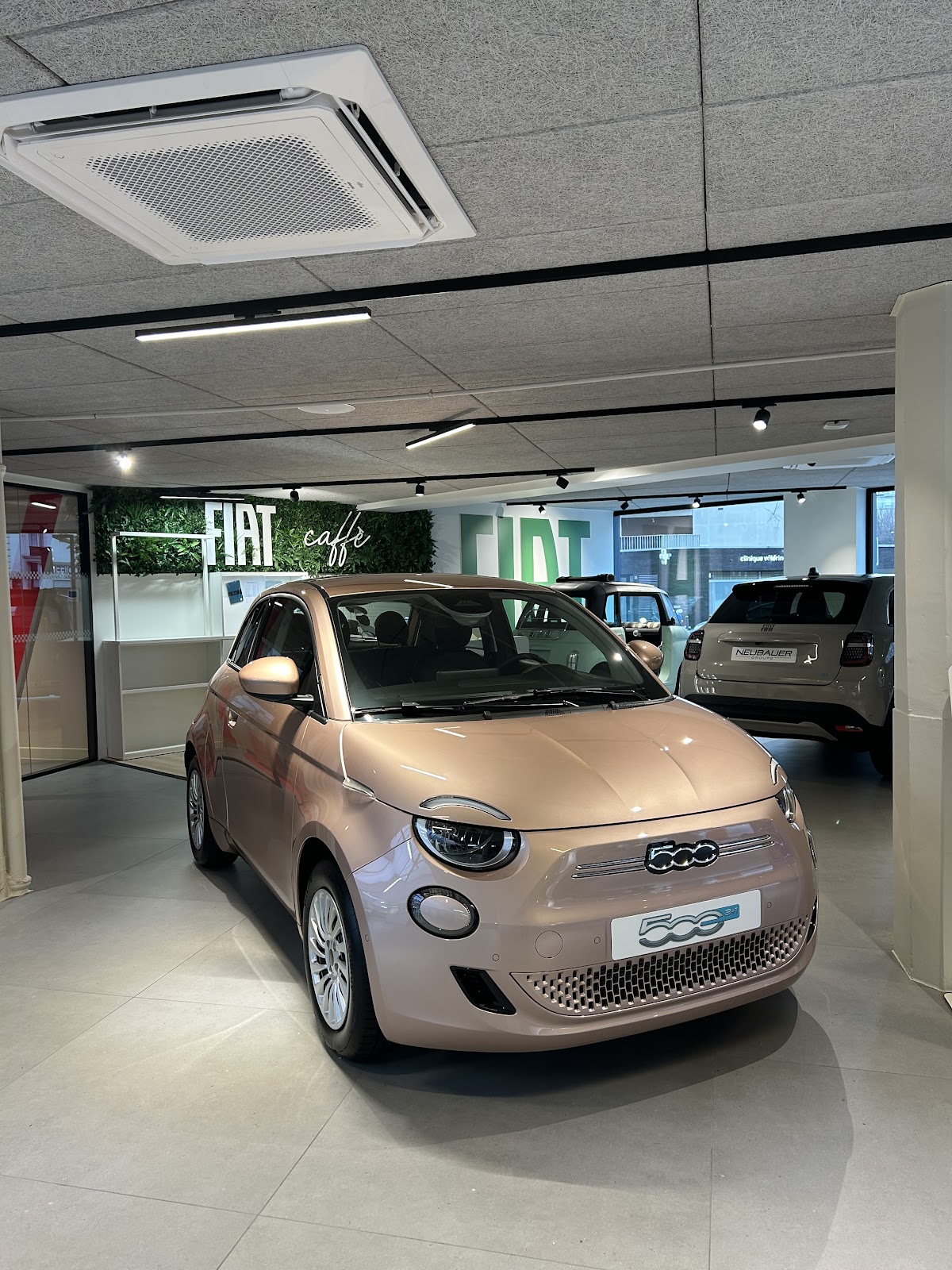 Galerie photo de la concession Abarth Paris 15ème - Réseau Neubauer