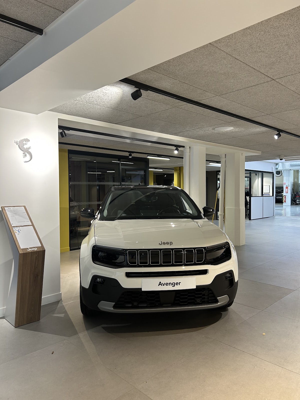 Galerie photo de la concession Abarth Paris 15ème - Réseau Neubauer