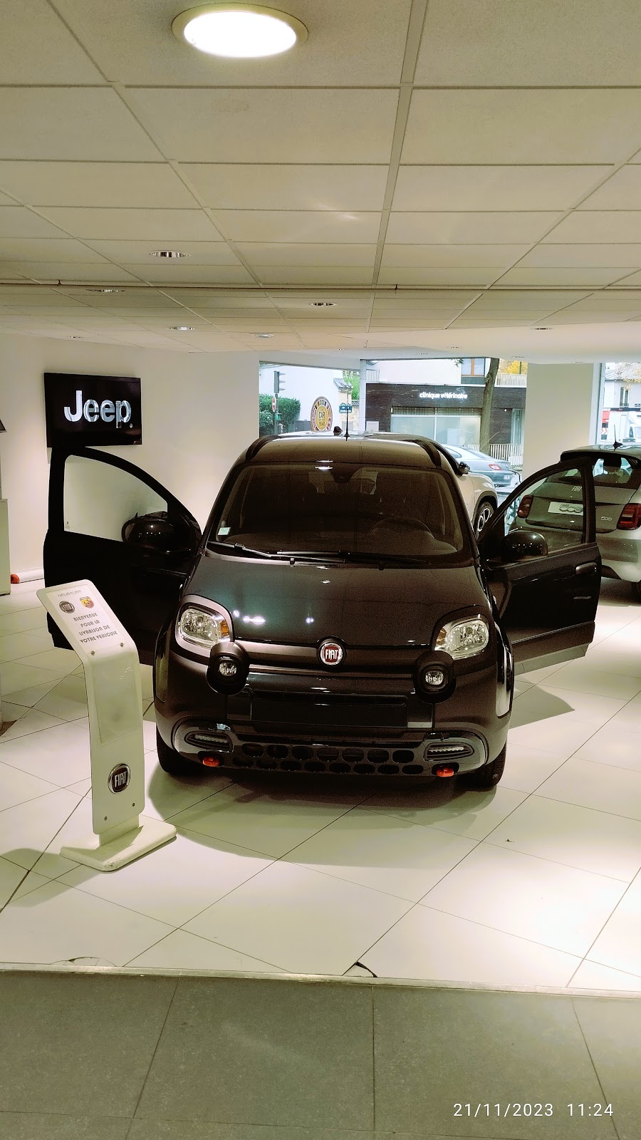 Galerie photo de la concession Abarth Paris 15ème - Réseau Neubauer