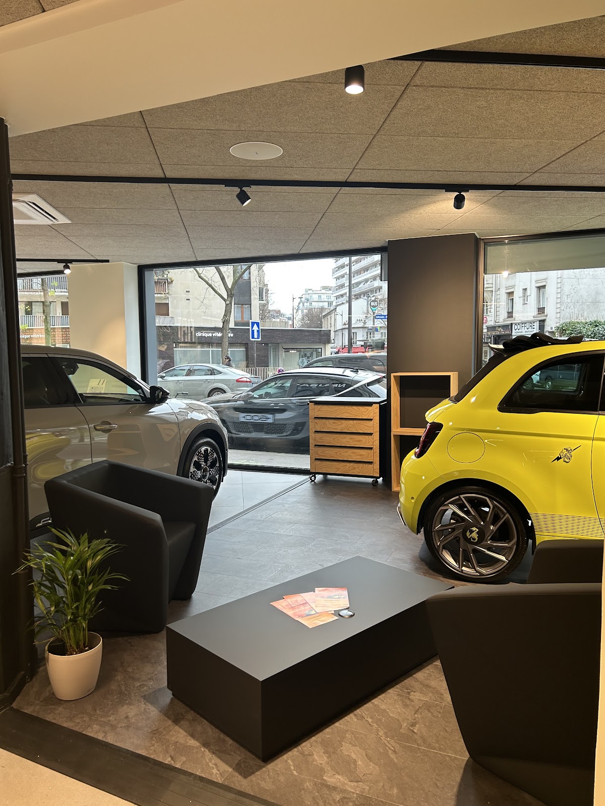 Galerie photo de la concession Abarth Paris 15ème - Réseau Neubauer