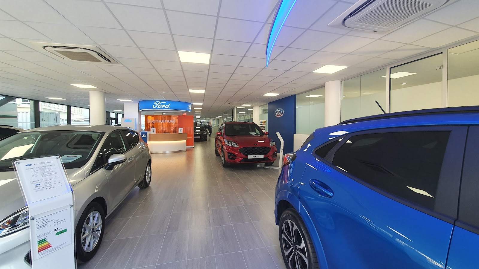 Galerie photo de la concession Ford Saint-Denis - Réseau Neubauer