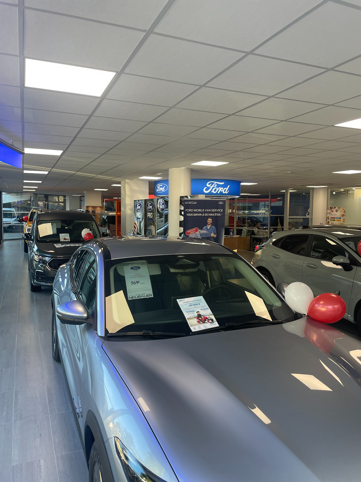 Galerie photo de la concession Ford Saint-Denis - Réseau Neubauer