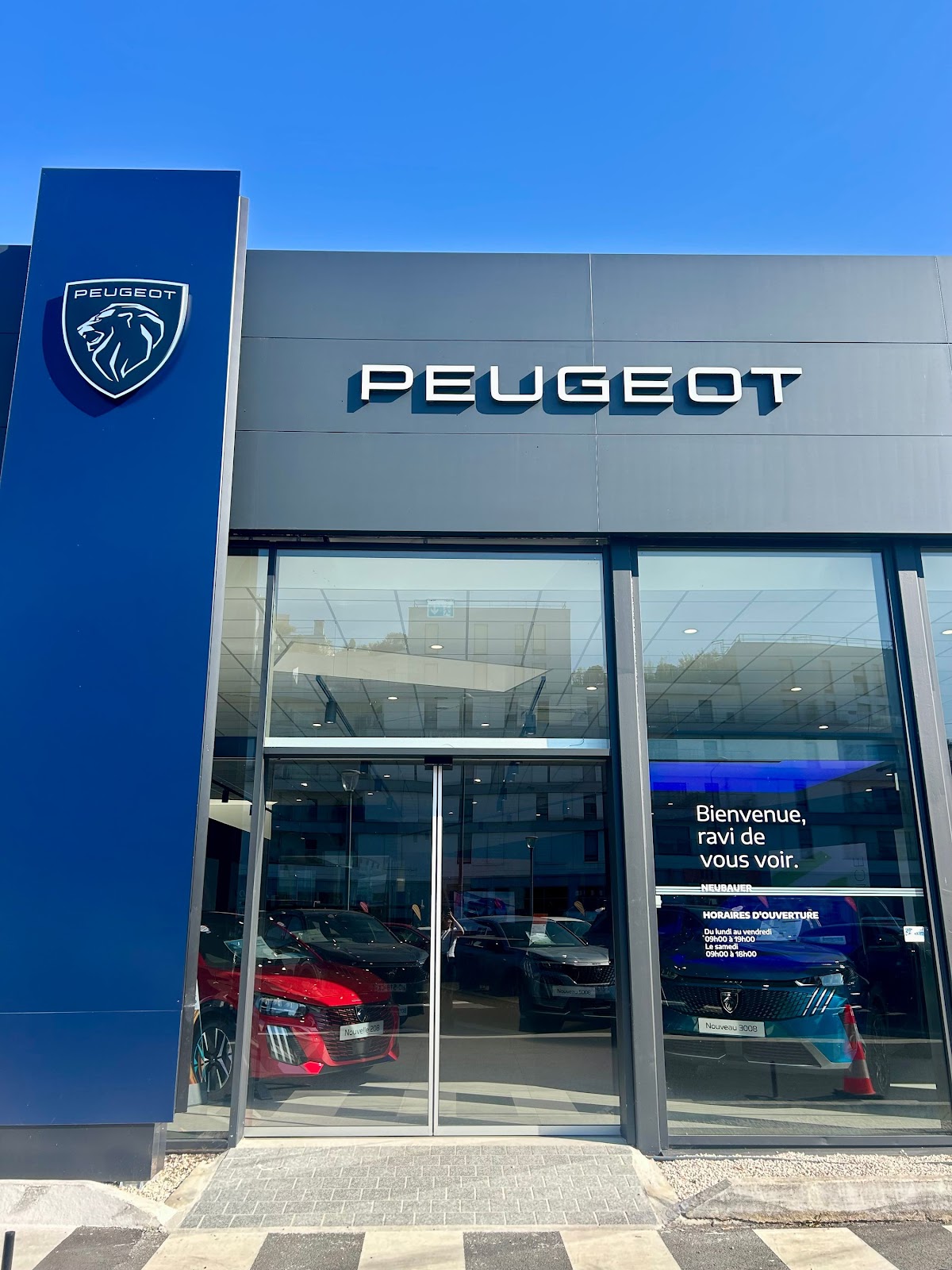 Galerie photo de la concession Peugeot Saint-Denis - Réseau Neubauer