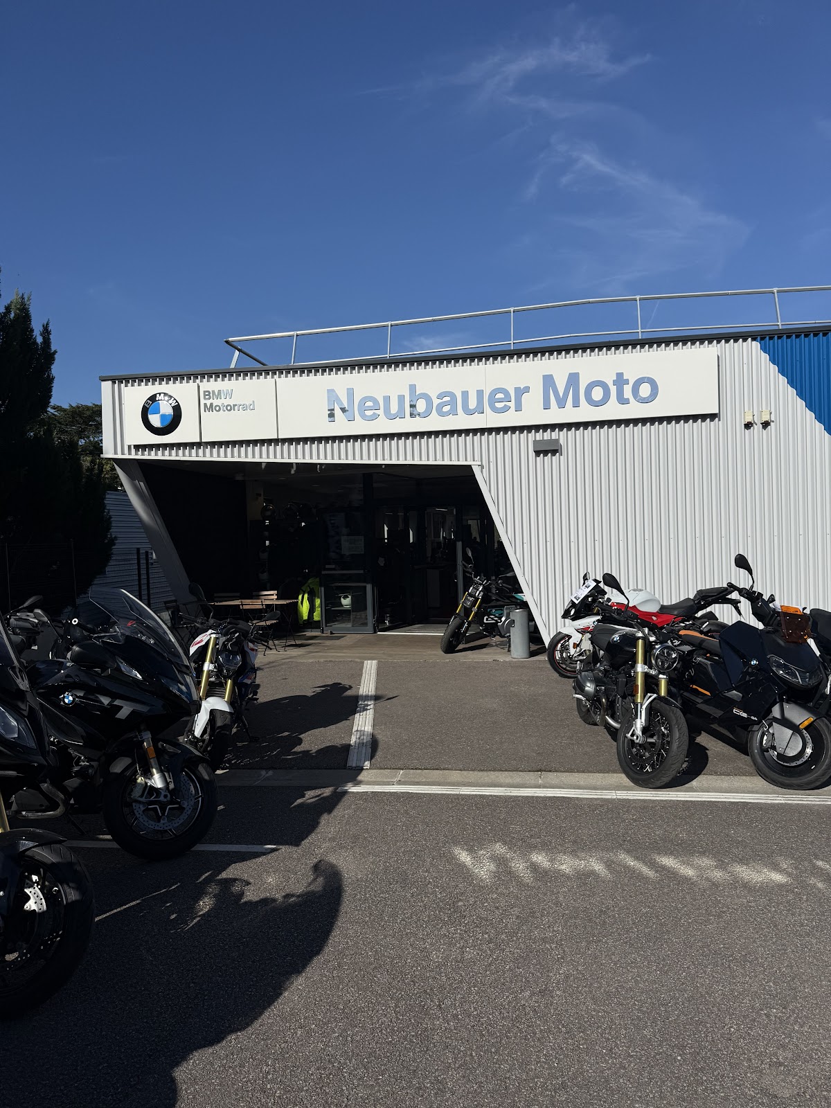 Galerie photo de la concession BMW Motorrad Chambourcy - Réseau Neubauer
