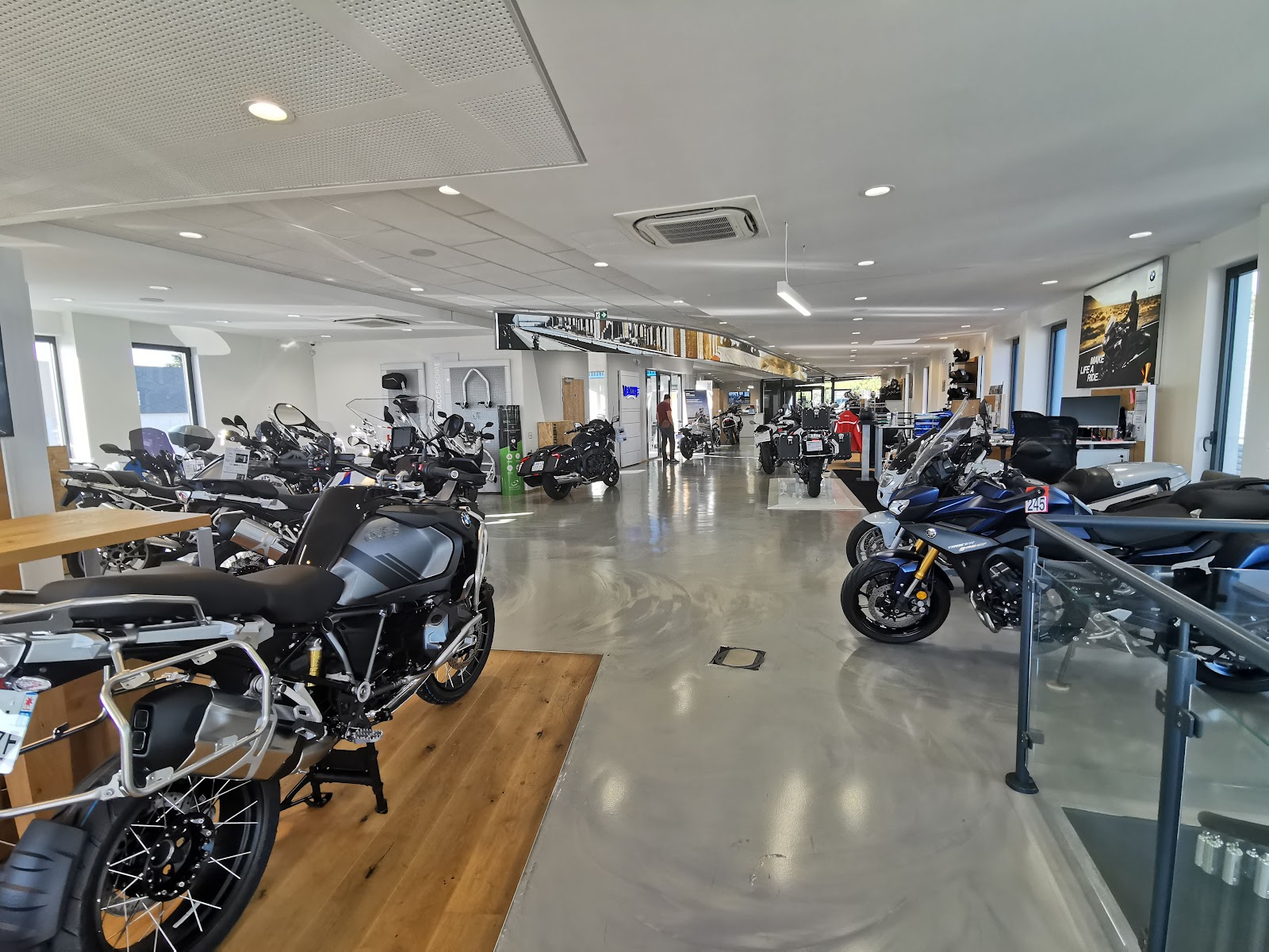 Galerie photo de la concession BMW Motorrad Chambourcy - Réseau Neubauer