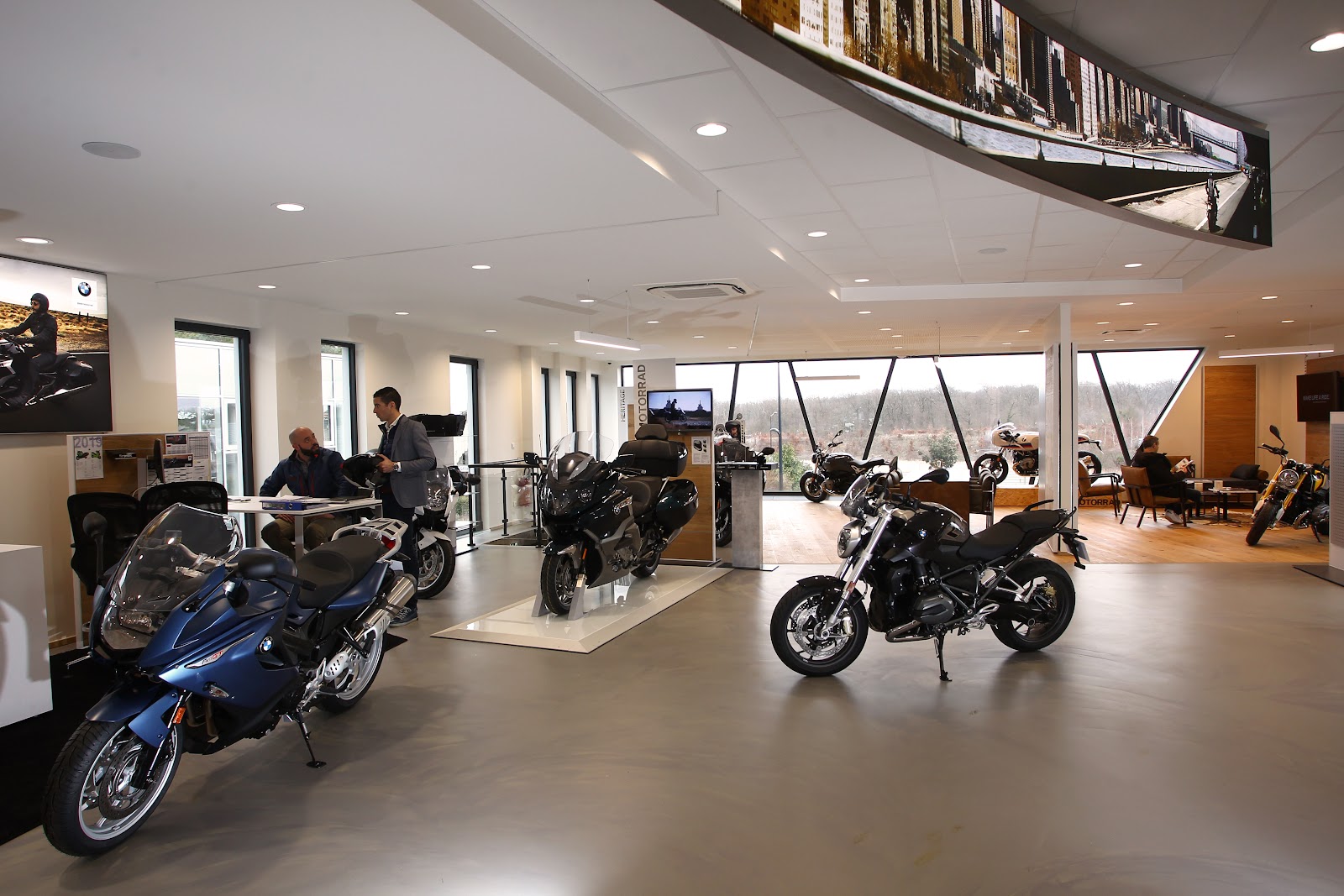 Galerie photo de la concession BMW Motorrad Chambourcy - Réseau Neubauer