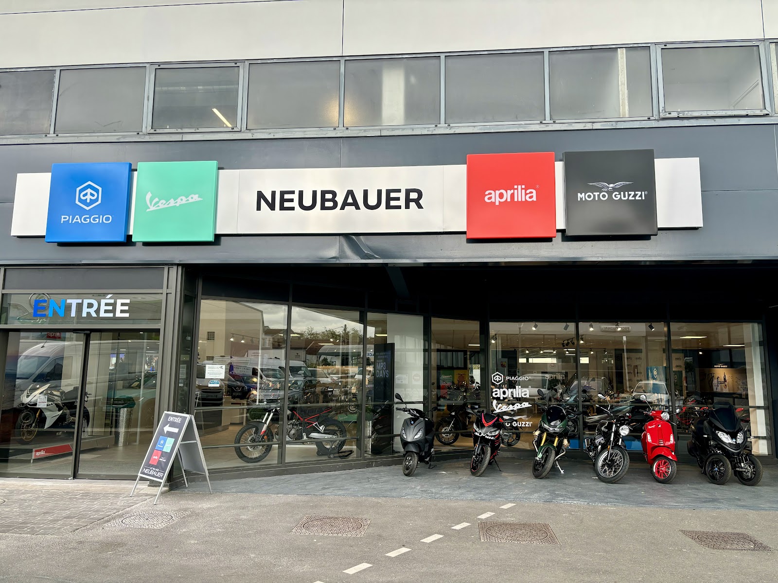 Galerie photo de la concession Vespa Saint-Denis - Réseau Neubauer