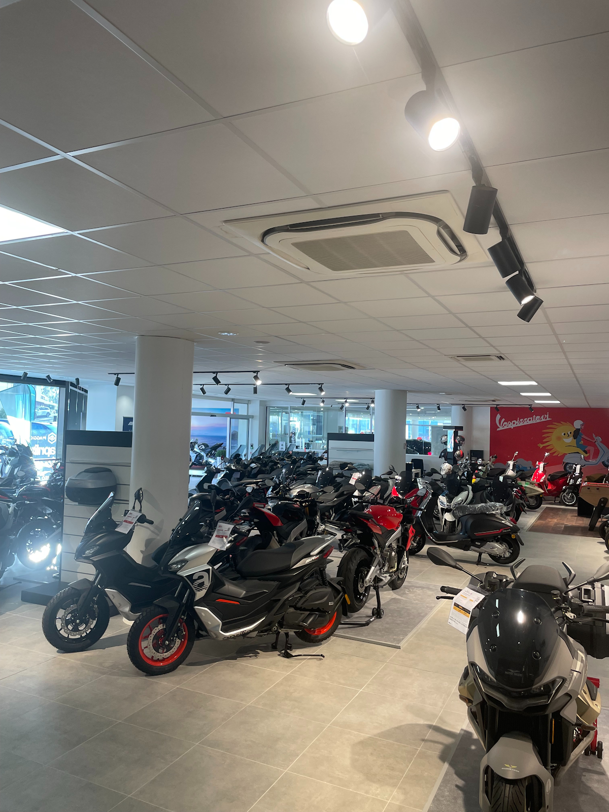Galerie photo de la concession Vespa Saint-Denis - Réseau Neubauer