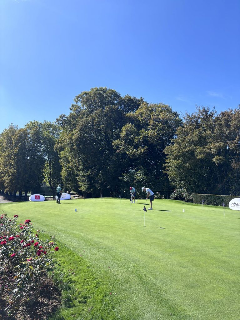 Range Rover exposé au Golf de Fourqueux