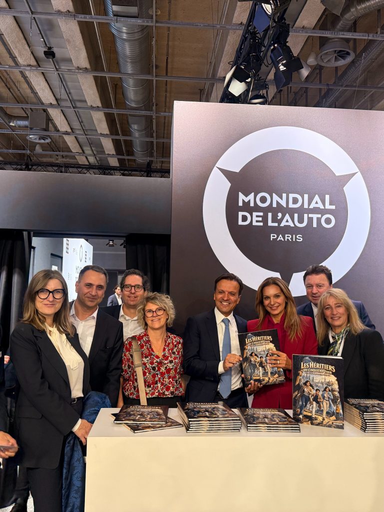 Leila Neubauer autour des Héritiers du Cinquième Tour au Mondial de l’Auto